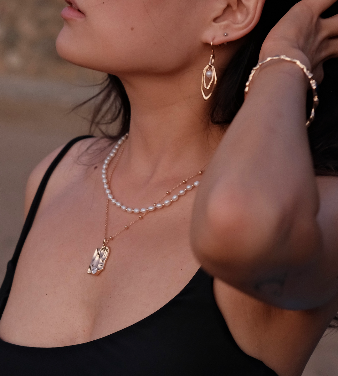 Line & Pearl Necklace