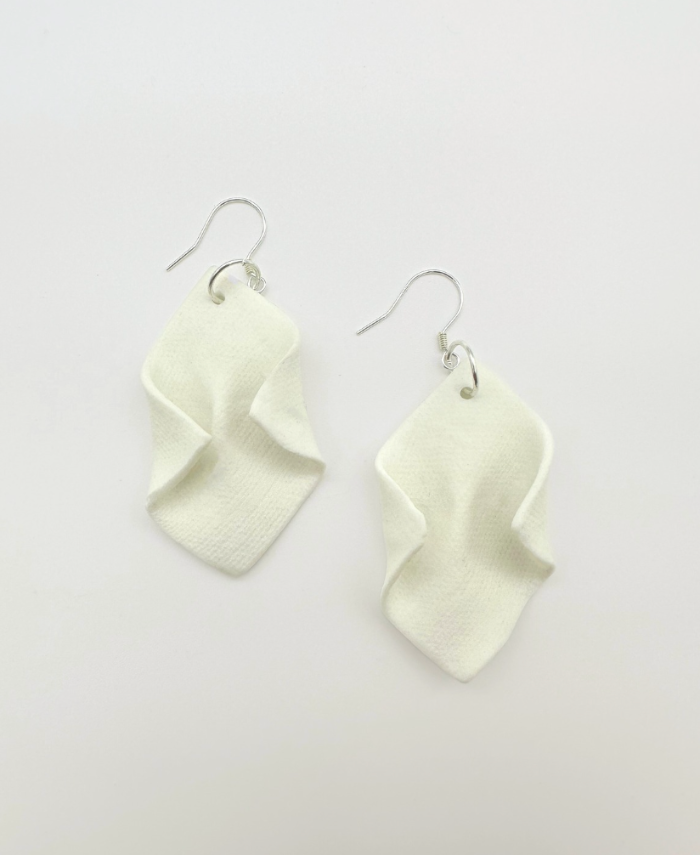 Curve Earrings - White