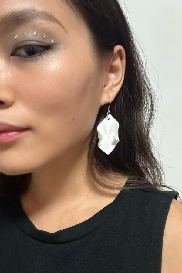 Curve Earrings - White