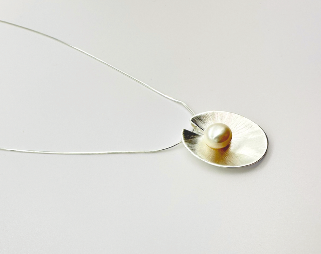 Fracture Pearl Necklace