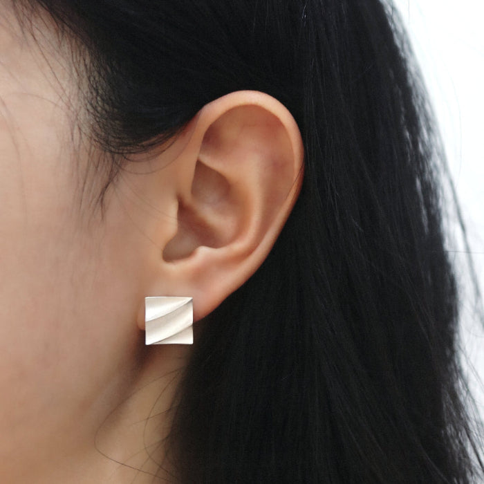 Waves Studs